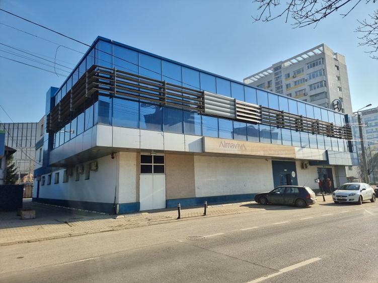 Clădire mixtă în zonă centrală – ideală pentru multiple activități, COMISION 0%