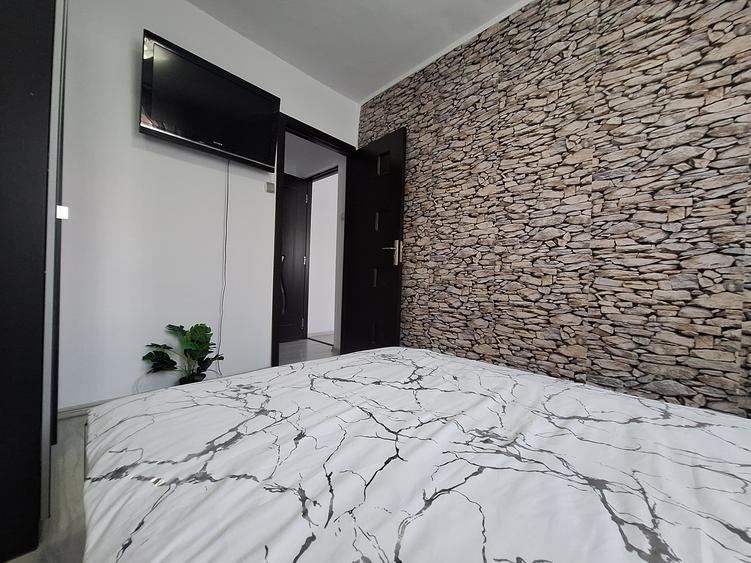 Apartament cu 3 camere-complet renovat-mobilat si utilat- Judetean