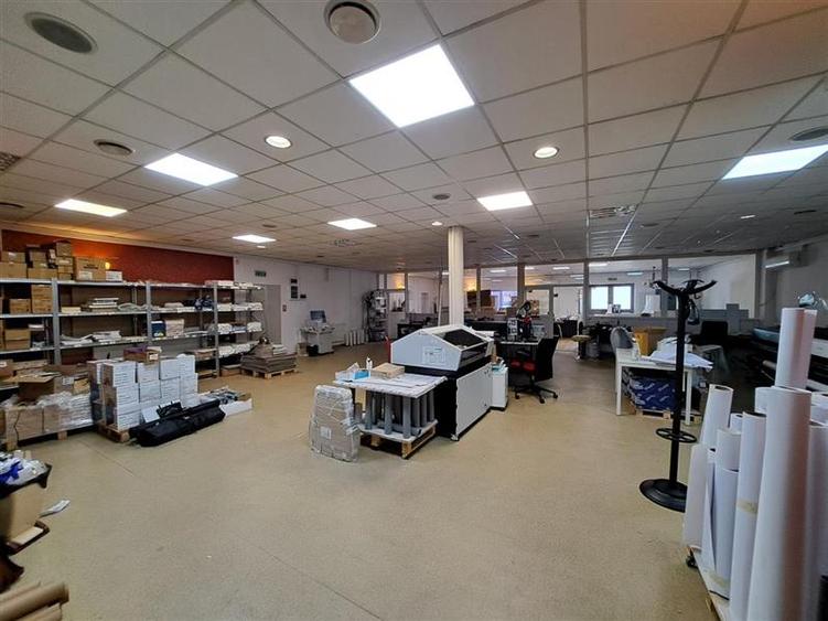 Spatiu pentru birouri, 190 mp utili, situat in Baciu!