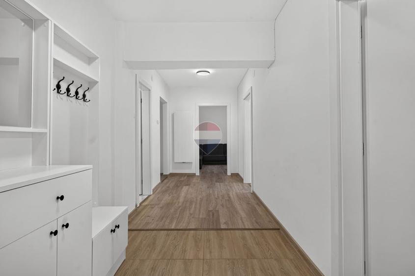 Apartament cu 4 camere de închiriat în zona Polivalenta