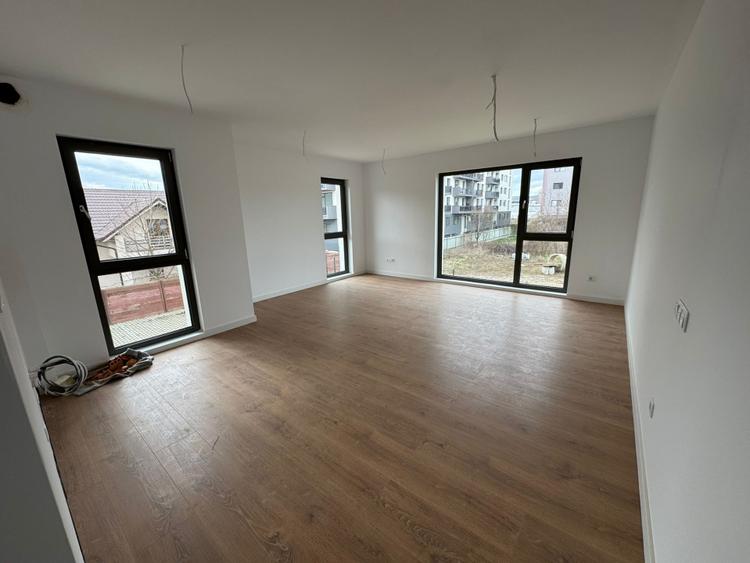 Apartament 3 camere , zona Calea Moldovei