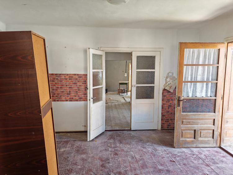 Casa 4 camere libera la vanzare RASNOV - zona Florilor