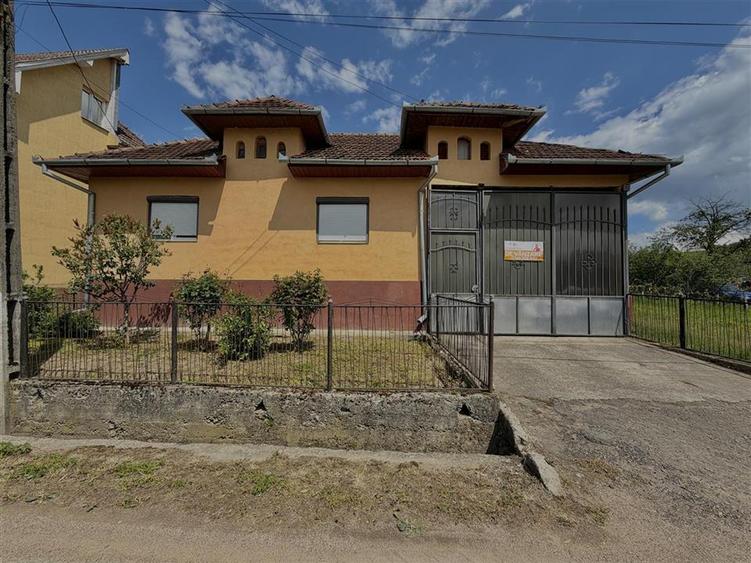 CASA DE VANZRE | 4 CAMERE | 978 MP TEREN | ROSIA | BIHOR |