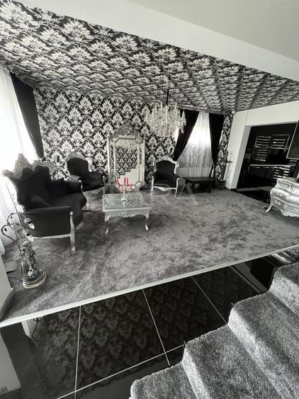 Casă / Vilă cu 4 camere de vanzare in Floresti, zona Eroilor