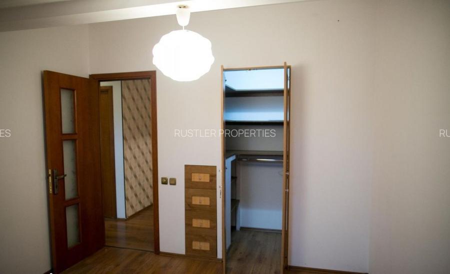 Vila cocheta cu 4 camere, parcare si curte - Baneasa - 11