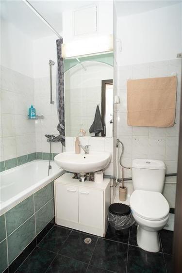 Apartament de vanzare cu 3 camere(transformat din 4 camere) pe Bld Dacia