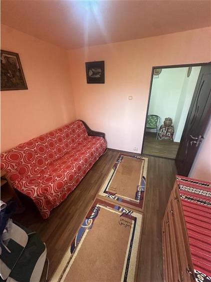 Decomandat cu 2 bai si 2 balcoane