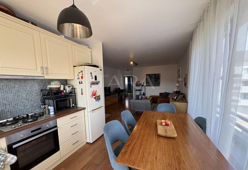 Apartament singur pe etaj, 2 balcoane și parcare, Andrei Mureșanu.