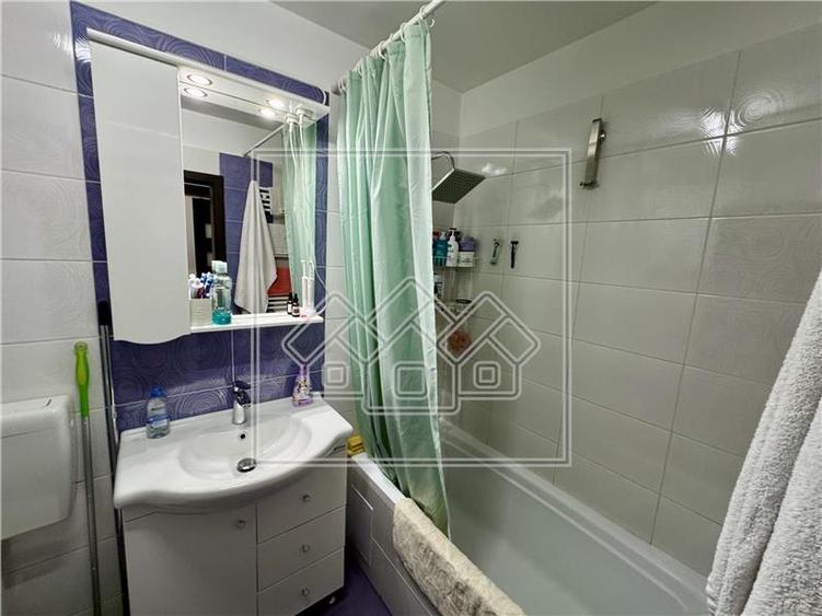 Apartament cu 3 camere, mobilat si utilat, zona linistita