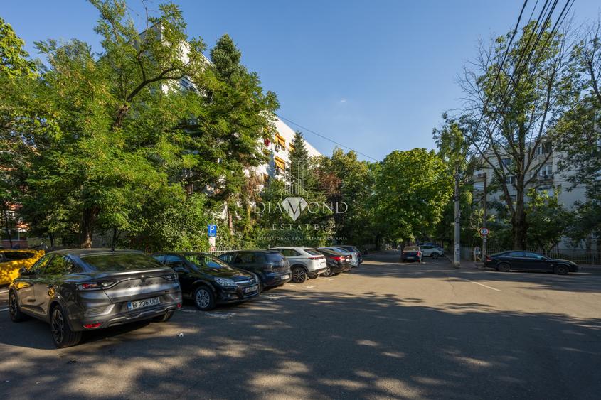 Apartament 3 camere decomandat | Metrou 1 Decembrie | Parcare inclusa