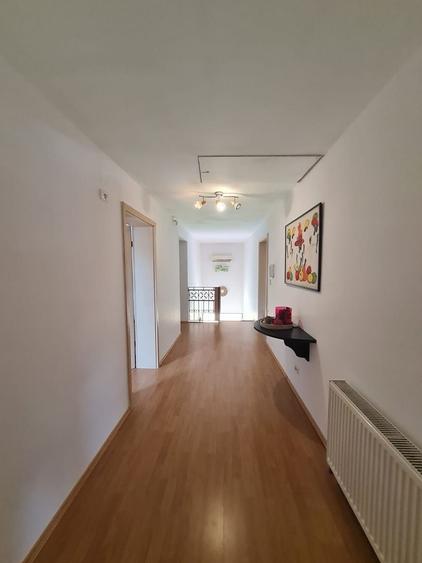 Vila spațioasă și recent renovată în Ghiroda!