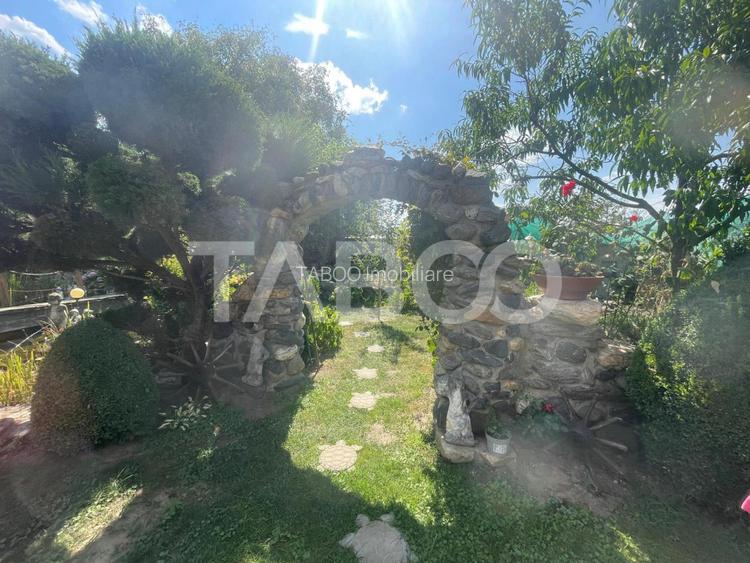 Casa deosebita  de vanzare 453 mp utili si curte 528 mp in Avrig - 11