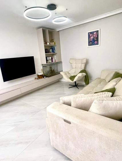 Apartament,etaj intermediar si parcare,zona Sopor