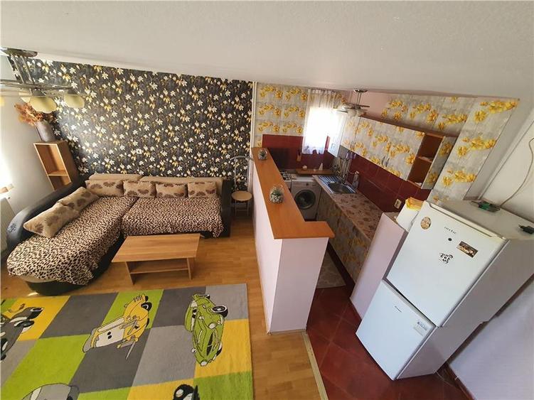 Apartament 2 camere la mansarda -str.Oncesti - zona Vasile Aaron