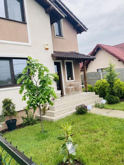 Vand casa in Sanmihaiul Roman,langa Livada Nora