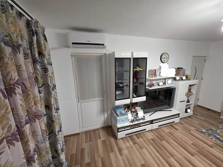 Vanzare apartament 2 camere decomandat / Crangasi