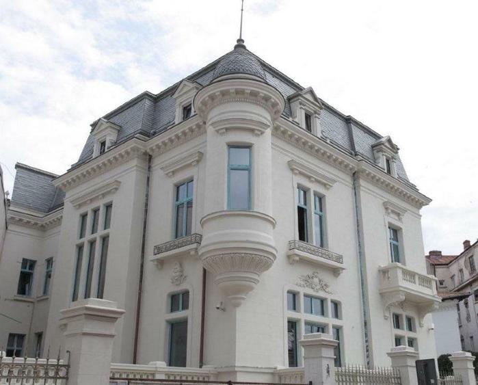 Vila cu 21 camere la Km. zero in Bucuresti-Birouri exclusive/Misiune diplomatică