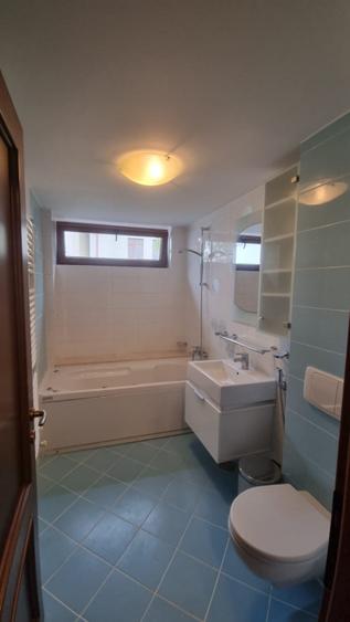 3 camere decomandat, Sisesti, bloc 2010