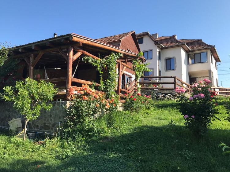 Vand sau schimb casa 4 camere cu 2600 mp teren, Central, Reghin, Mures
