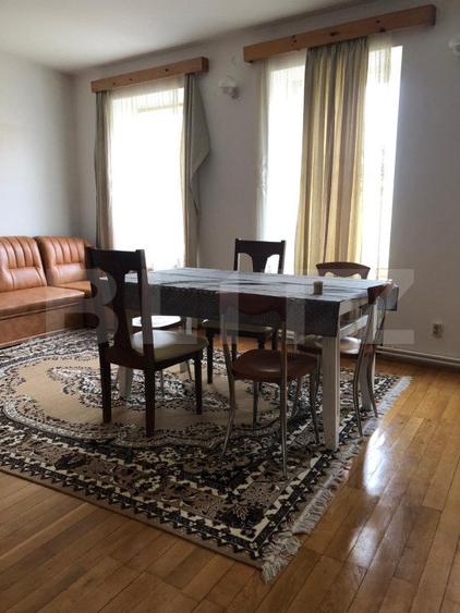 Casa de vanzare, cu 7 camere, 350 mp u & 2850 mp teren