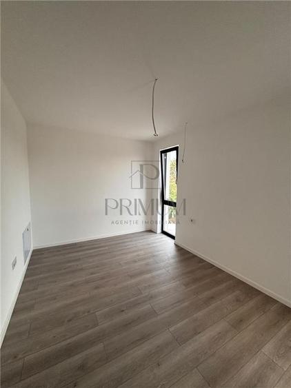 Duplex modern - asfalt - living mare - bucatarie inchisa