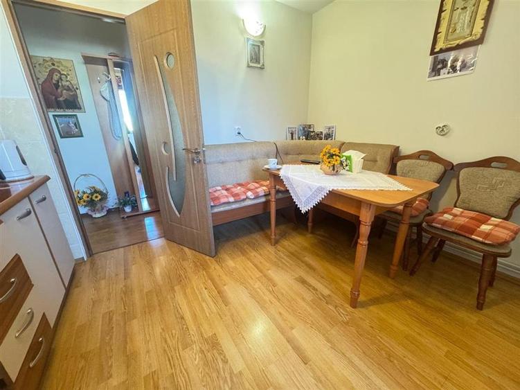 Apartament decomandat cu 2 camere zona Vasile Aaron