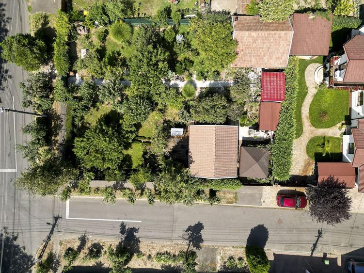 Casă cu o cameră, teren 350 mp în Subcetate