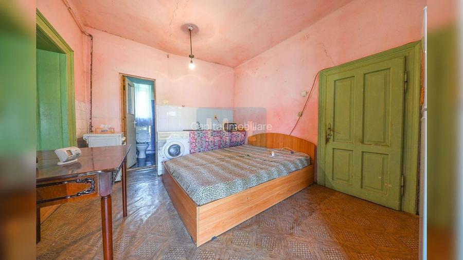 Casa de vanzare in zona centrala - 4