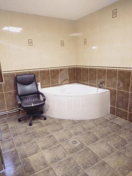 Apartament 4 camere în zona Andrei Muresanu