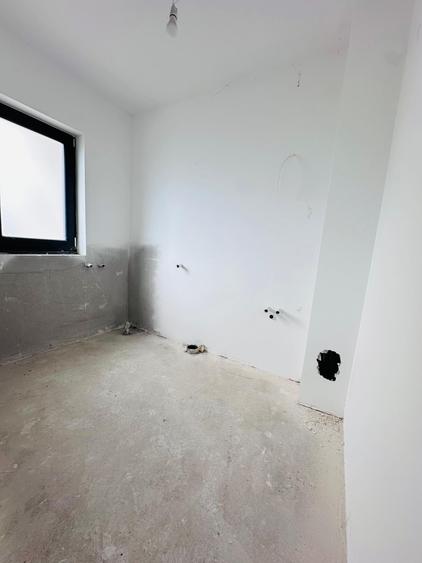 Duplex despartit prin camera tehnica- 4 camere si 3 bai - Urseni