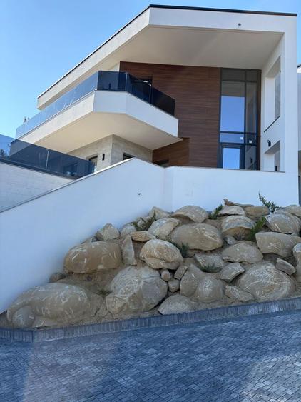 Casa individuala 4 camere, 3 bai, S+P+ET, garaj, terasa