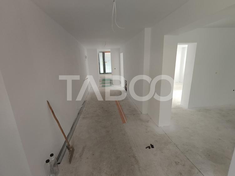 Casa spatioasa - aer curat si priveliste spre munti - teren 1203 mp