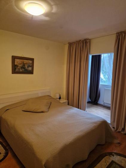 Apartament 4 camere - decomandat - 2 balcoane - pivnita - zona Dioda