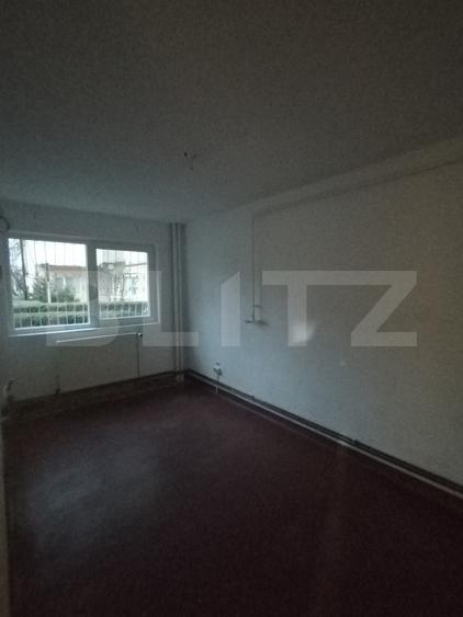 Spatiu comercial 3 camere decomandat Micro 4