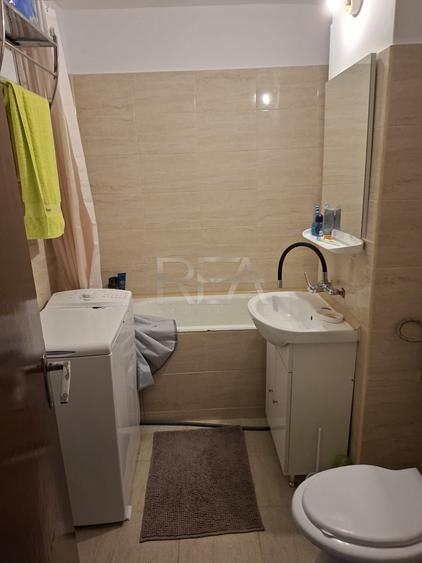 3 camere, et 1/4, 76mp, bloc 1988-Uverturii