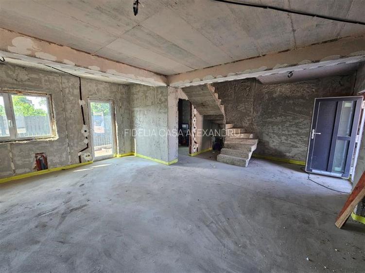 Case insiruite , 4 camere , P+1E - central in Valea Lupului - 6