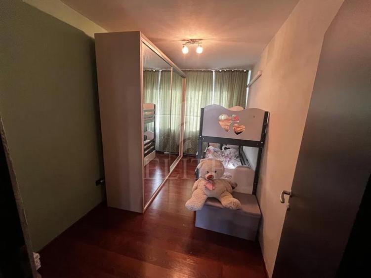 Apartament 3 camere în zona COLOANE