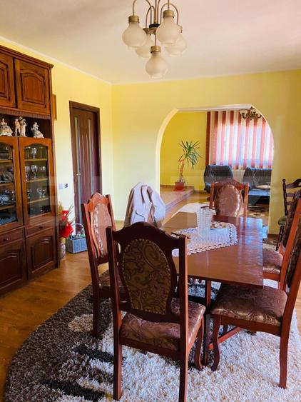 Vila Mitocu Dragomirnei, 286 mp utili, 6 camere, 25 ari teren
