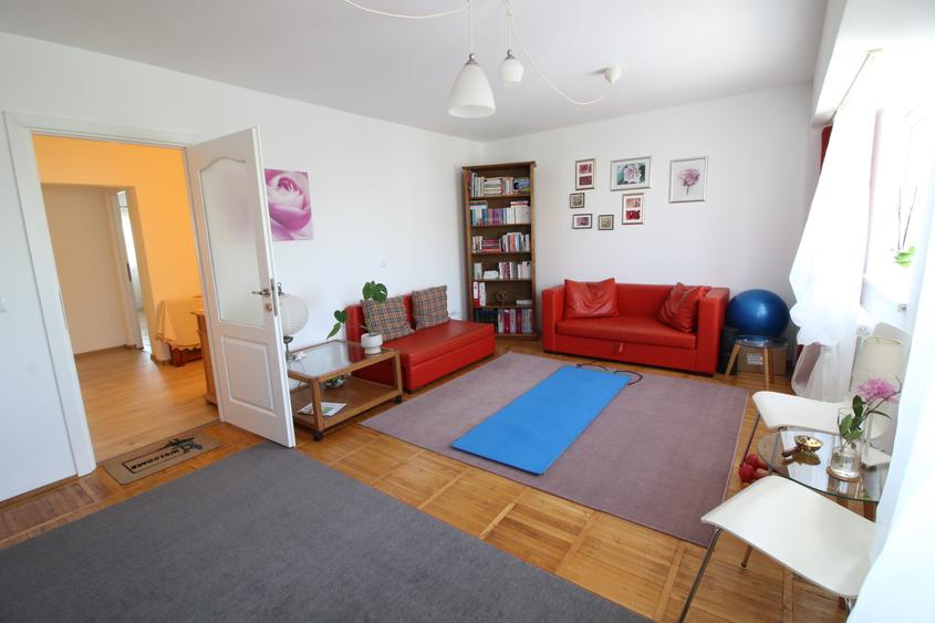Apartament 4 camere, 85 mp, zona Piața Centrală, bloc 1994, acoperiș tip pod