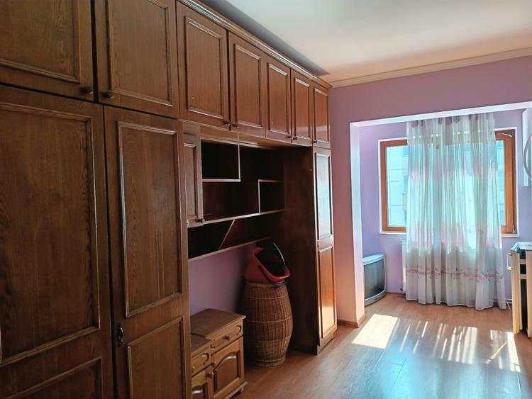 Apartament cu 3 camere și garaj, zona Republicii
