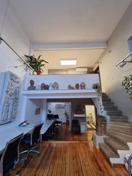 Birou open space tip Loft pe 2 niveluri