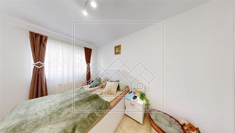 Ap mobilat modern, 3 camere, balcon mare, Etaj 2, parcare