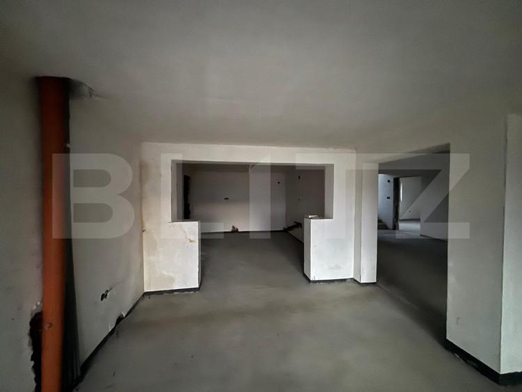 Casa de vanzare, cu 5 camere, 460 mp+teren 5800 mp, 10 km de Bistrita
