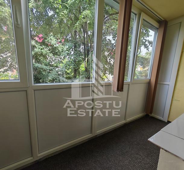 Apartament de vanzare cu 3 camere, 2 bai, 2 balcoane, zona Aradului