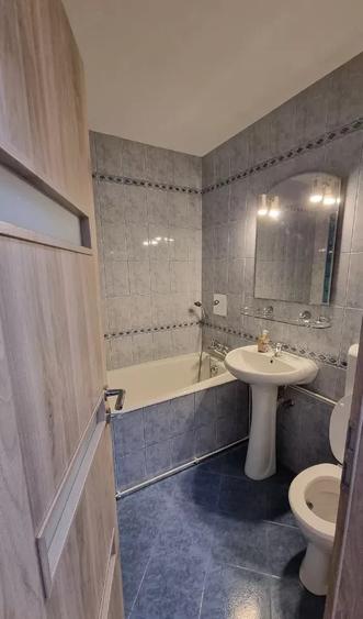 Apartament de 3 camere, 72 mp, balcon închis, două băi, Stefan cel Mare