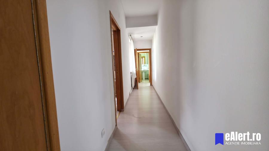 Apartament 3 camere de inchiriat, 140 mpu, Zona Unirii, 2002, etaj 1/8