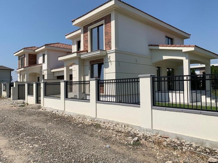 Duplex lipit prin garaj! Dumbravita