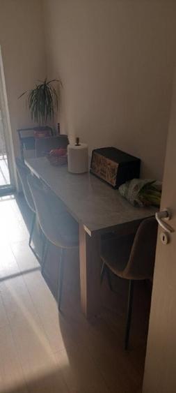 Apartamentul se vinde mobilat  utilat și mai dispune de 11 m de balcon .Seîntr-