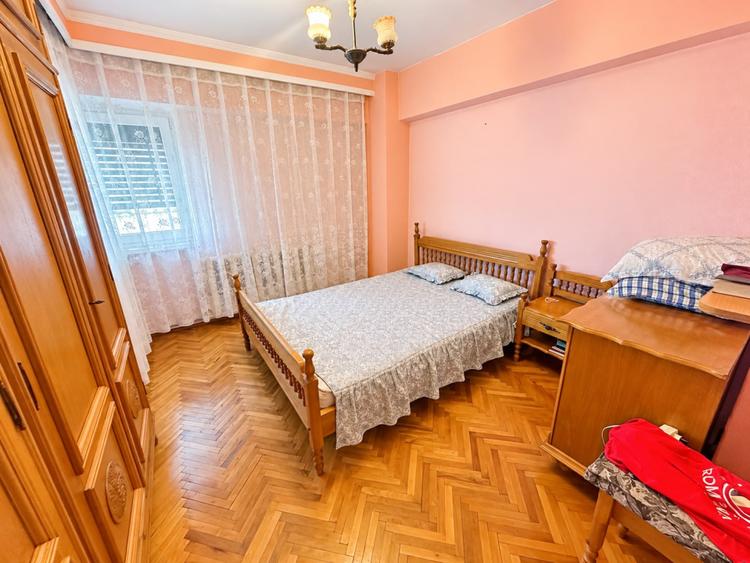 Apartament 3 camere| 81 mp + 2 balcoane| zona Centru