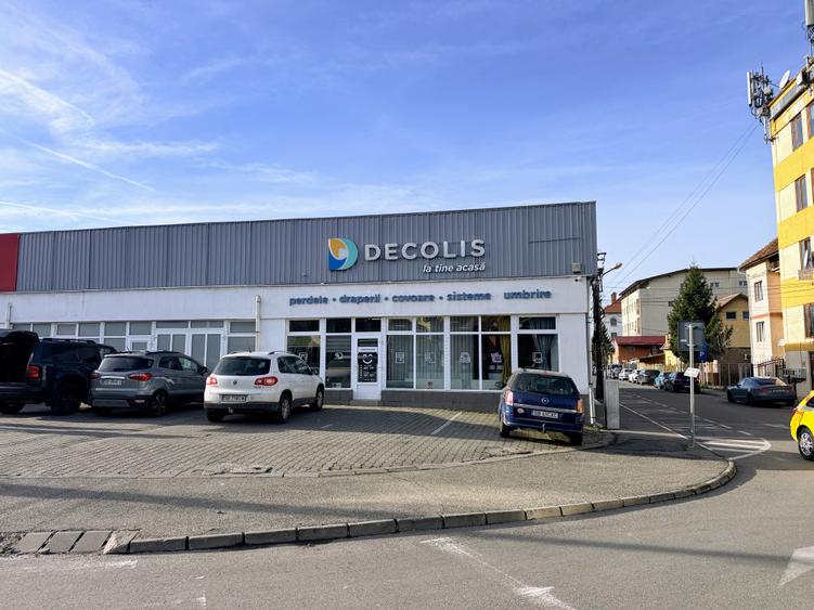Showroom 300mp Soseaua Alba Iulia langa benzinăria Mol cu vitrina mare